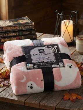 Ghost Lounge Throw- baby pink